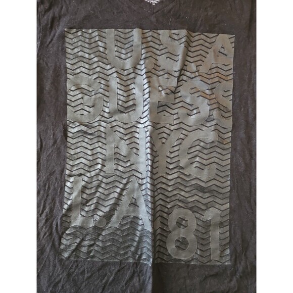 Guess Graphic T Shirt Mens Size Medium Black V Neck Short Sleeve USA NYC LA Logo - Picture 3 of 6